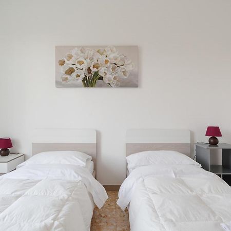 Bright&Cozy C5 Fiera Apartment Bologna Bagian luar foto