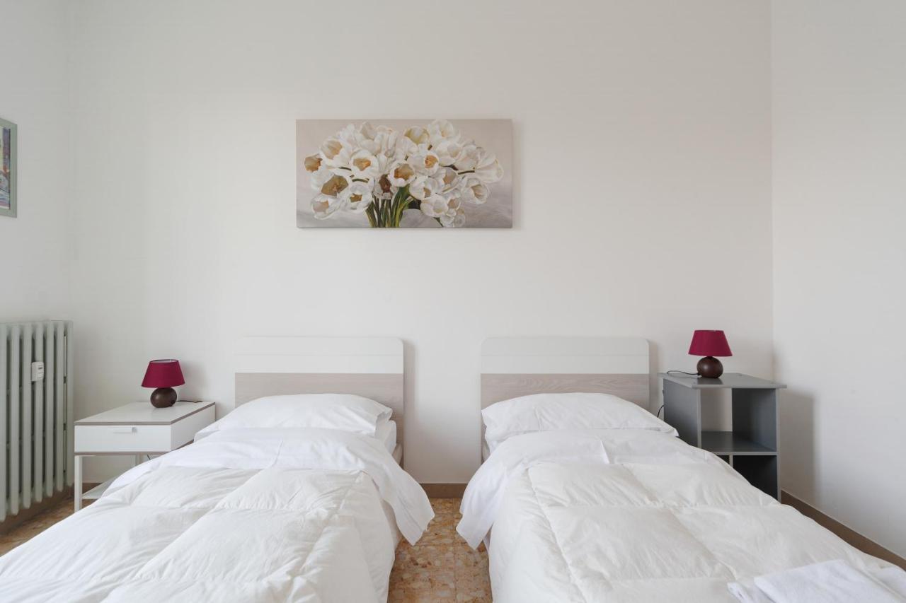 Bright&Cozy C5 Fiera Apartment Bologna Bagian luar foto